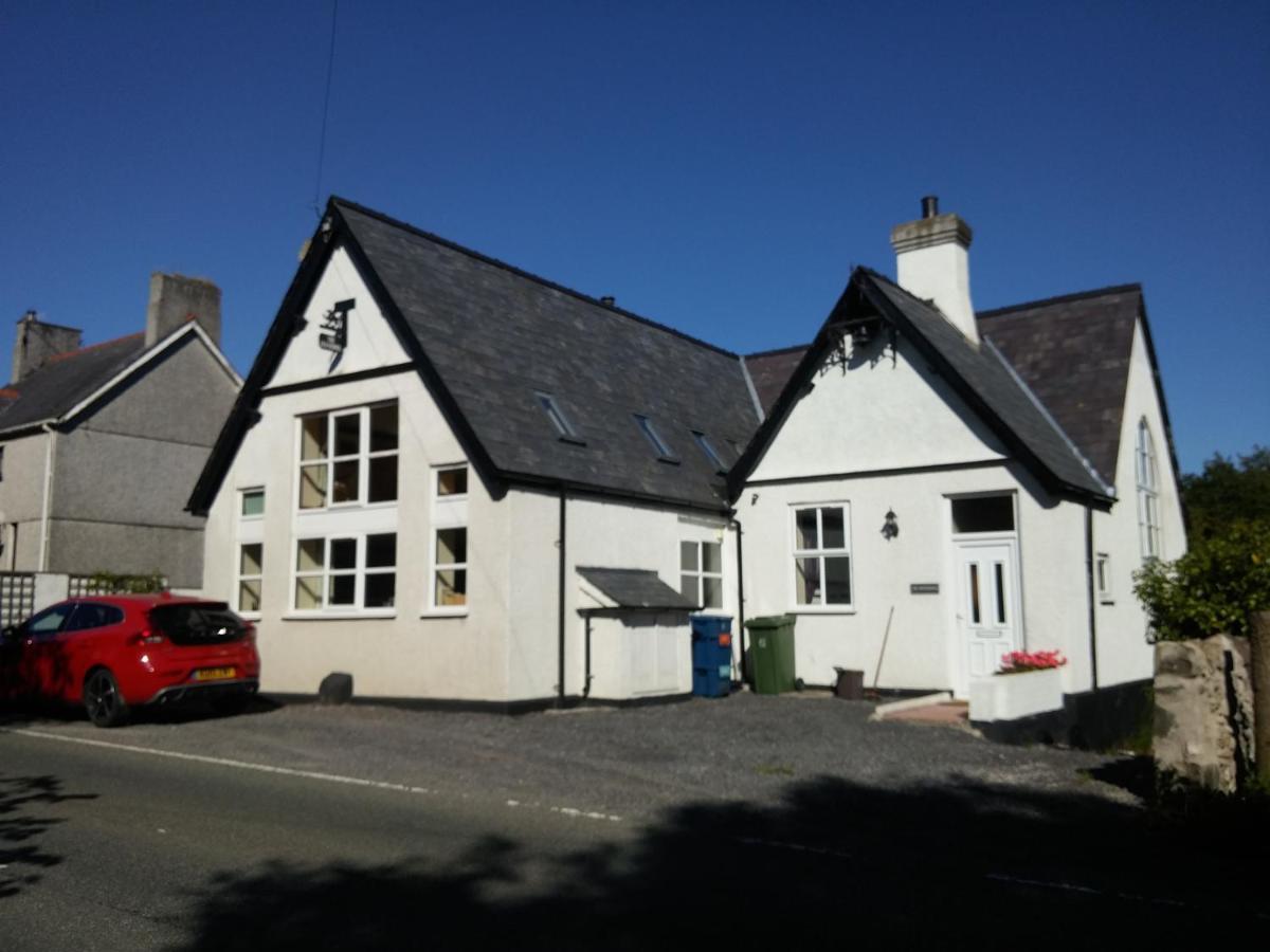 The Old School Caeathro, Snowdon, Eryri And Yr Wydffa Cottages เคอร์นาวอน ภายนอก รูปภาพ