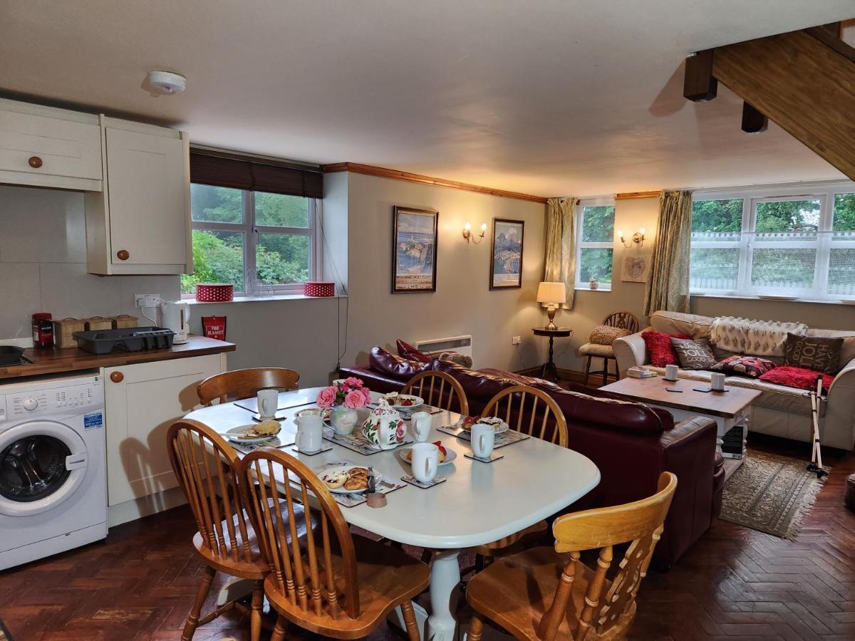 The Old School Caeathro, Snowdon, Eryri And Yr Wydffa Cottages เคอร์นาวอน ภายนอก รูปภาพ
