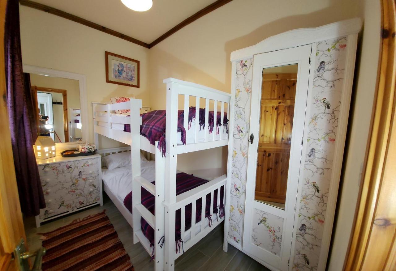 The Old School Caeathro, Snowdon, Eryri And Yr Wydffa Cottages เคอร์นาวอน ภายนอก รูปภาพ
